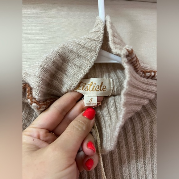 Listicle Cozy Beige Unique High Neck Long Sleeve Sweater Size Small - Picture 7 of 9